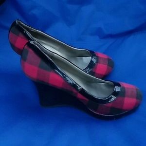 Red & black checkered Wedges